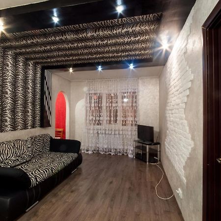 Prospekt Svobody 40  Appartement Oezjhorod Buitenkant foto