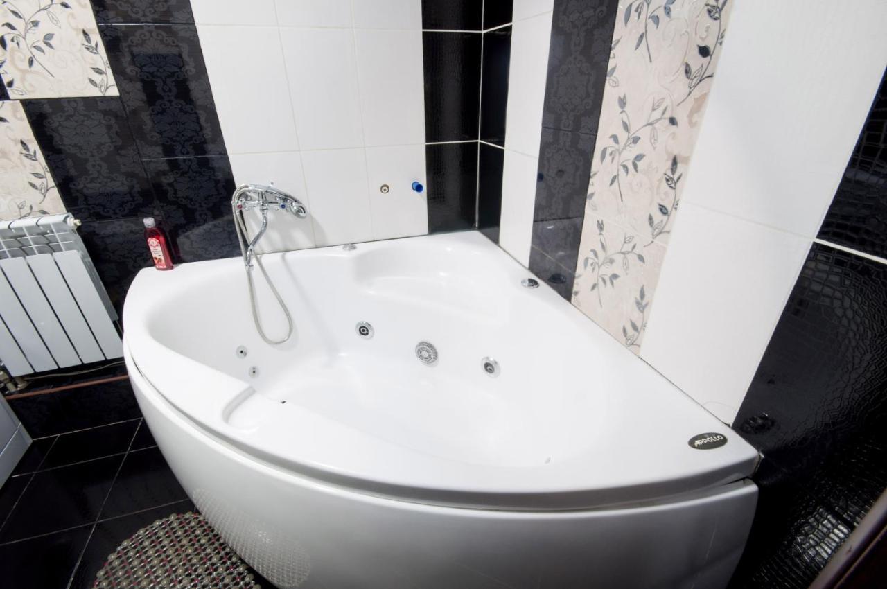 Prospekt Svobody 40  Appartement Oezjhorod Buitenkant foto