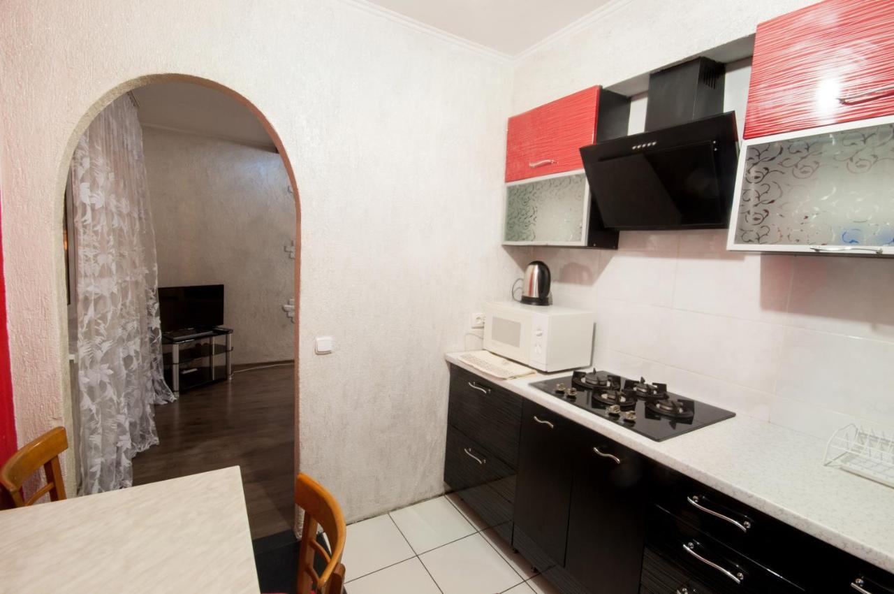 Prospekt Svobody 40  Appartement Oezjhorod Buitenkant foto