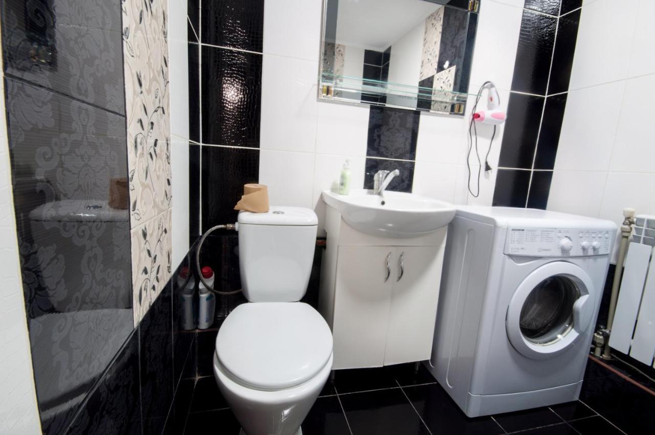 Prospekt Svobody 40  Appartement Oezjhorod Buitenkant foto